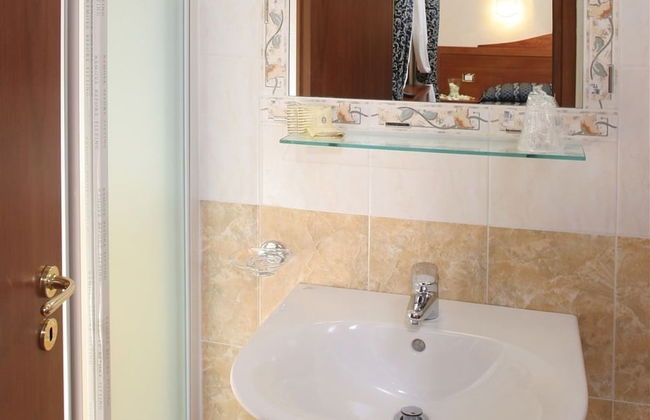 AdoraSuite B&B - Photo 37