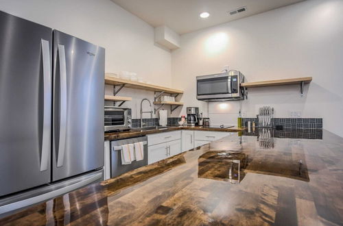 Photo 63 - 6bd3.5ba?downtown Modern Luxury W/hot Tub?