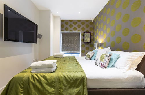 Photo 4 - Marylebone - Blandford Street - Contemporary and Joyful Apartment - Sleeps 4