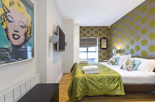 Photo 13 - Marylebone - Blandford Street - Contemporary and Joyful Apartment - Sleeps 4