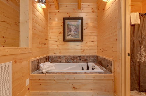 Photo 13 - Lover's Hideaway by Jackson Mountain Rentals