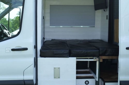 Photo 12 - Superb 4 Berth Campervan With Kingsize bed