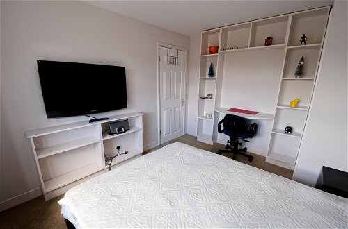 Foto 6 - Immaculate 2-bed Apartment in Isleworth by River