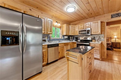 Photo 13 - Firefly-pristine Mountain Cabin With hot tub Screened Porch Fire pit Wifi