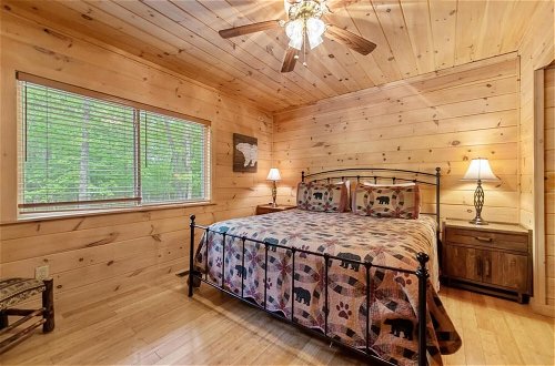 Photo 15 - Firefly-pristine Mountain Cabin With hot tub Screened Porch Fire pit Wifi