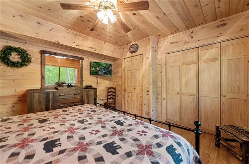 Photo 4 - Firefly-pristine Mountain Cabin With hot tub Screened Porch Fire pit Wifi