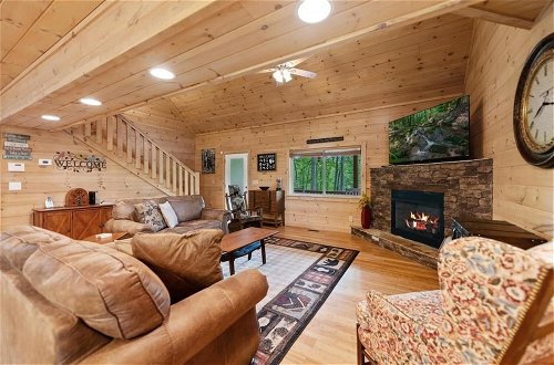 Photo 12 - Firefly-pristine Mountain Cabin With hot tub Screened Porch Fire pit Wifi