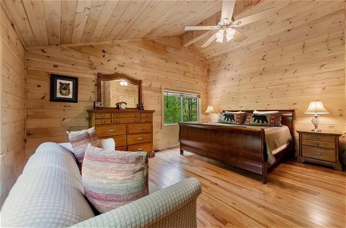 Foto 17 - Firefly-pristine Mountain Cabin With hot tub Screened Porch Fire pit Wifi
