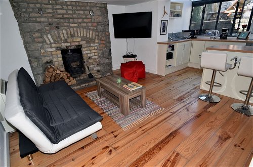 Photo 6 - Spacious 3 Bedroom Family Home in North Strand