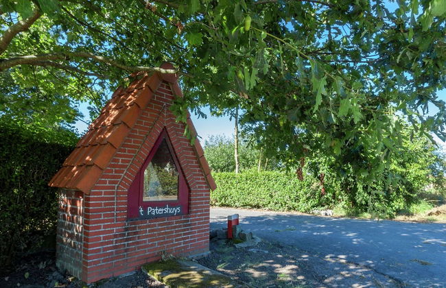 Farmhouse With Fenced Garden - Photo 21