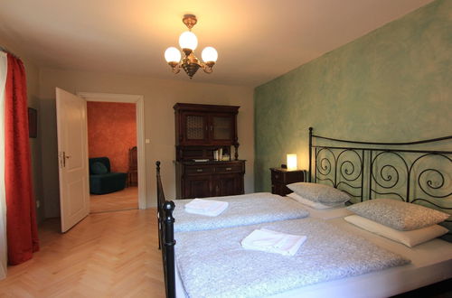 Photo 2 - Cosy Rustic 1 Bedroom Apartment in Mala Strana