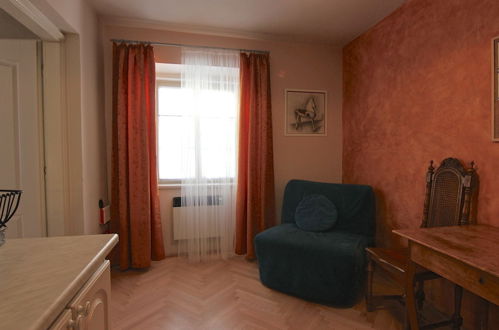 Photo 9 - Cosy Rustic 1 Bedroom Apartment in Mala Strana