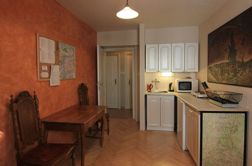 Foto 8 - Cosy Rustic 1 Bedroom Apartment in Mala Strana