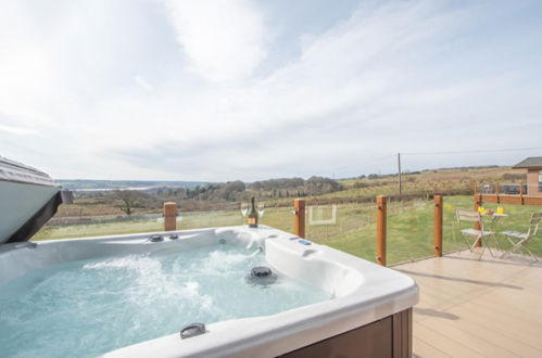 Photo 12 - Luxury Family Beechwood Lodge With hot tub
