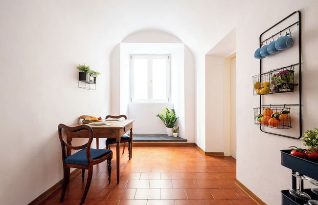 Historic Apt - Wifi - Ac - Top Location - Walk Everywhere - Photo 13