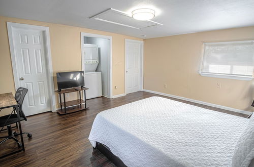 Photo 4 - Remodeled Guest House Near Downtown/military Base