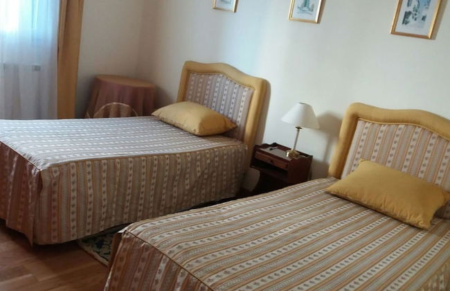 P Delgada 3-bed House, Sleeps 6, Parking & Seaview - Foto 3