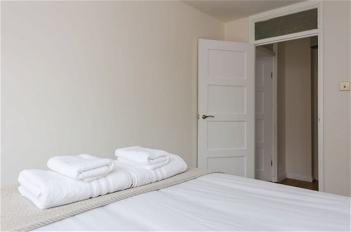 Photo 5 - Spacious Central 3 Bedroom Apartment in Old Street