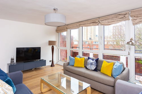 Photo 27 - Spacious Central 3 Bedroom Apartment in Old Street