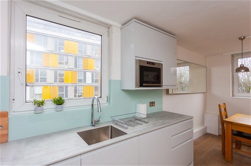 Photo 18 - Spacious Central 3 Bedroom Apartment in Old Street