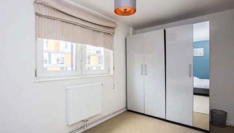 Photo 1 - Spacious Central 3 Bedroom Apartment in Old Street