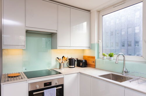 Photo 20 - Spacious Central 3 Bedroom Apartment in Old Street