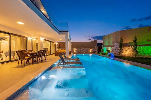 Photo 35 - Luxury 4-bed Villa With Private Pool and Jacuzzi