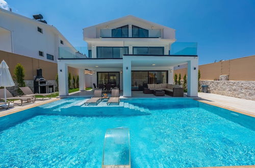 Photo 35 - Luxury 4-bed Villa With Private Pool and Jacuzzi