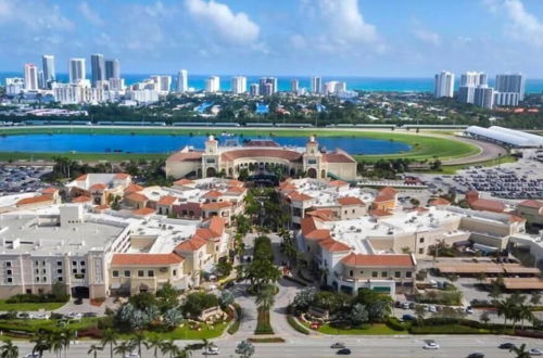 Photo 6 - Hallandale Getaway With Pool Near to the Beach