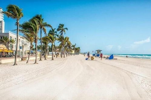 Photo 4 - Hallandale Beach Vacation Spot, Pool Beachwalk