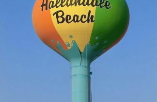 Photo 2 - Hallandale Beach Vacation Spot, Pool Beachwalk