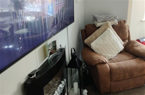 Photo 3 - Captivating 1-bed Apartment in Bournemouth
