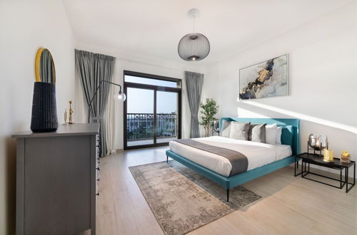 Photo 16 - Maison Privee - Exclusive Luxury 3BR Apt with scenic views of Burj Al Arab