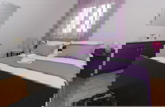 Foto 2 - Apartment in Katel Gomilica Near Beach