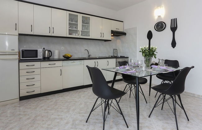 Apartment in Katel Gomilica Near Beach - Foto 7