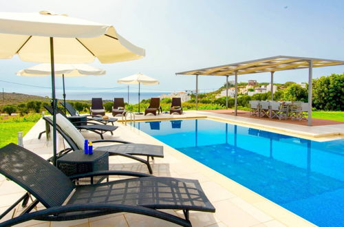 Foto 11 - Sparkling Villa in Acrotiri with Private Pool near Sea Beach