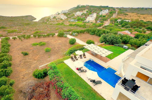 Photo 40 - Sparkling Villa in Acrotiri with Private Pool near Sea Beach