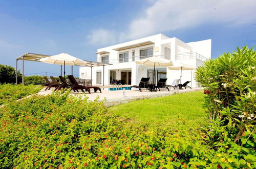 Photo 29 - Sparkling Villa in Acrotiri with Private Pool near Sea Beach