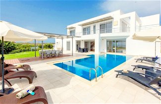 Foto 1 - Sparkling Villa in Acrotiri with Private Pool near Sea Beach