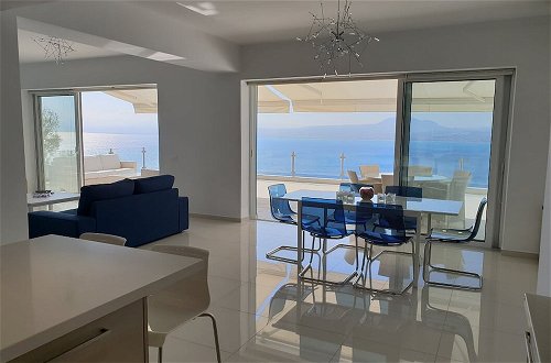 Photo 12 - Luxurious Suite Athena Near To Beach