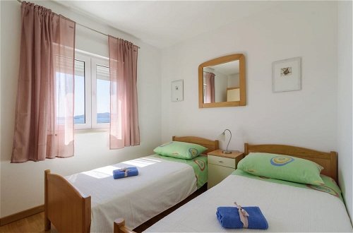 Photo 2 - Pery - 2 Bedroom sea View Apartment - A1
