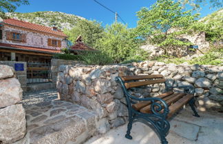 Photo 2 - Cozy Holiday Home With Garden in Starigrad