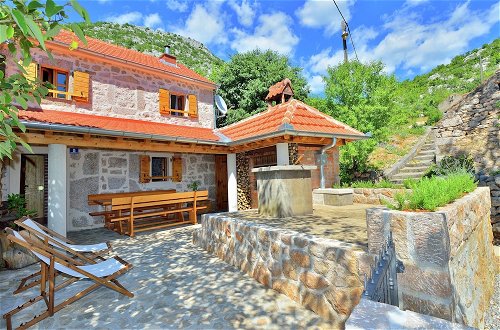 Photo 1 - Cozy Holiday Home With Garden in Starigrad