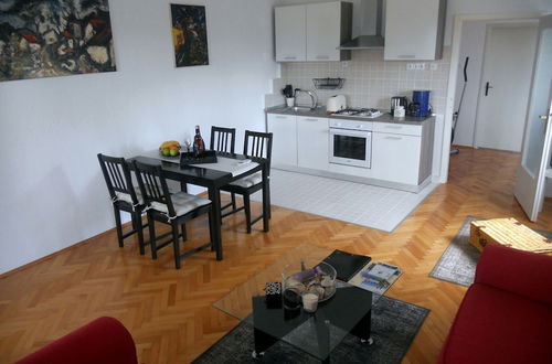 Foto 5 - Spacious Apartment With Terrace & Outdoor Kitchen Surrounded by a Garden