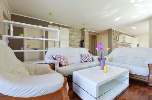 Foto 16 - Attractive Apartment in Zadar With Private Pool