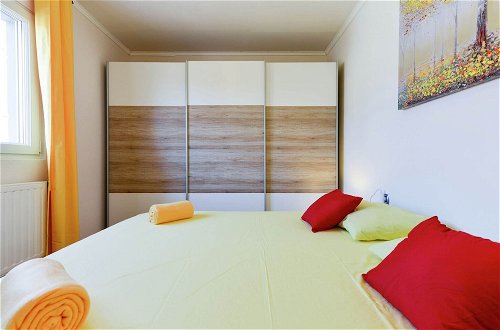 Foto 3 - Attractive Apartment in Zadar With Private Pool