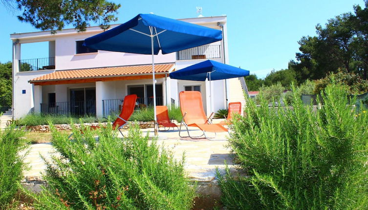 Foto 1 - Modern Holiday Home With Terrace, Near the Sea