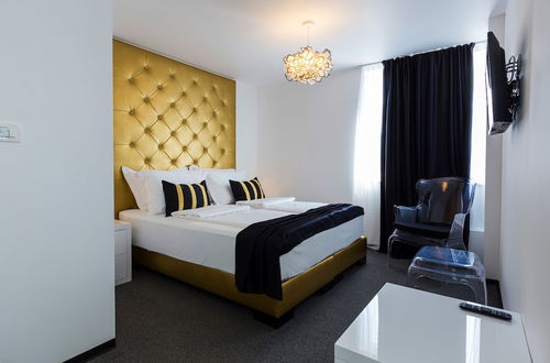 Photo 12 - B Gold Luxury Rooms