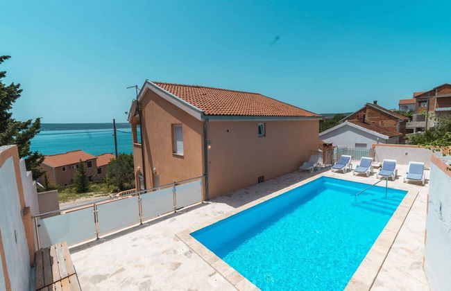 Capacious Holiday Home in Maslenica - Foto 1