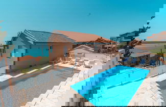 Foto 1 - Capacious Holiday Home in Maslenica